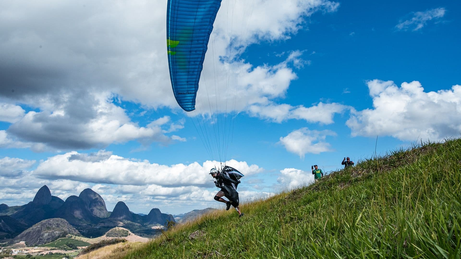 paragliders hero image