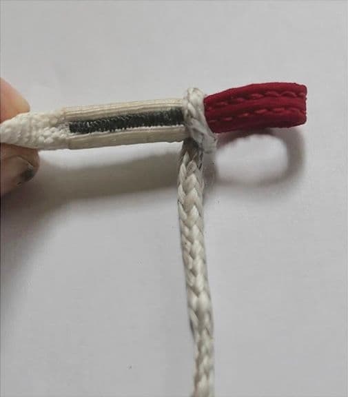 6. Serrer la tresse dyneema de l’ABS autour de la boucle rouge de la ventrale.