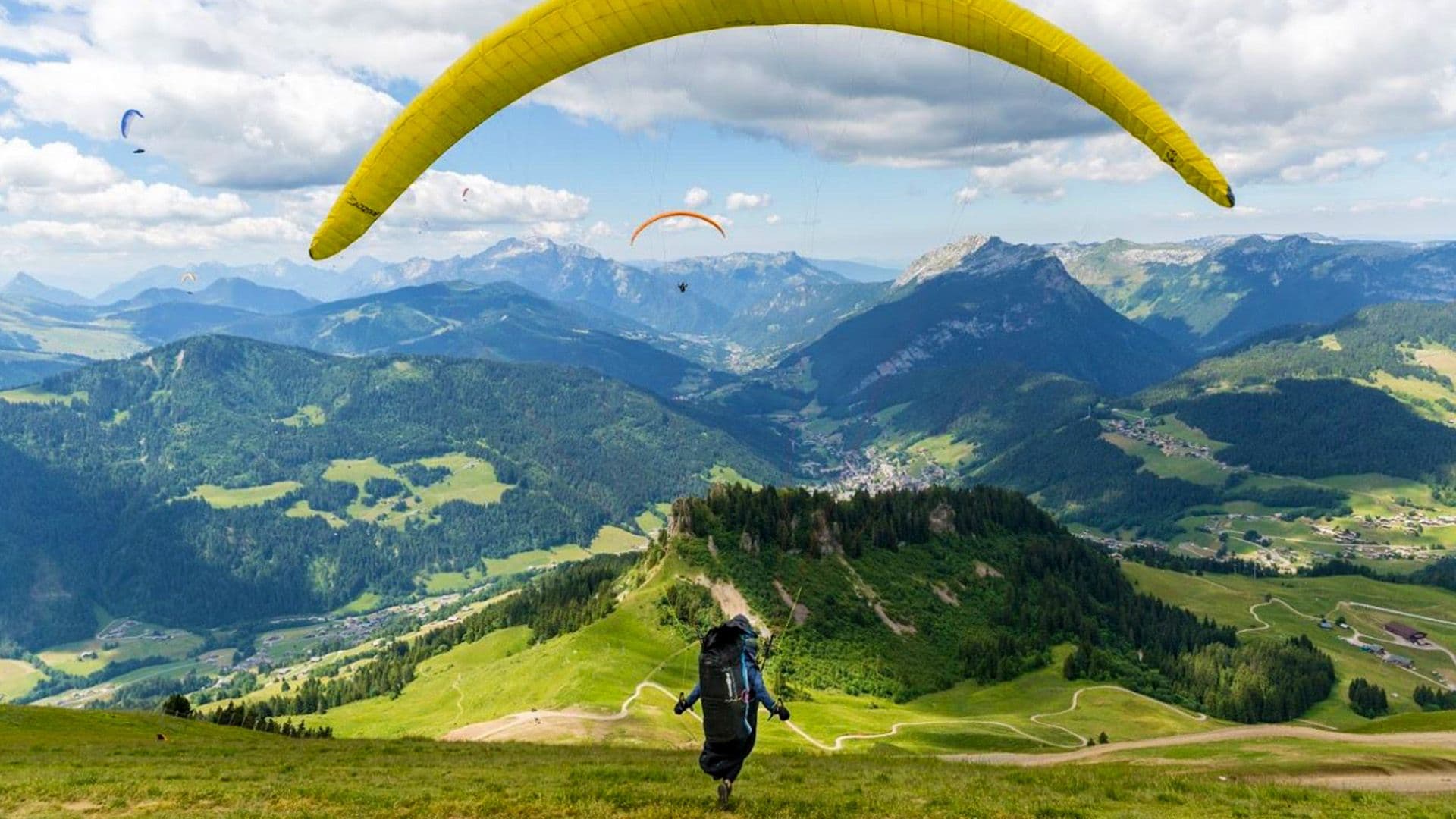 paragliders hero image