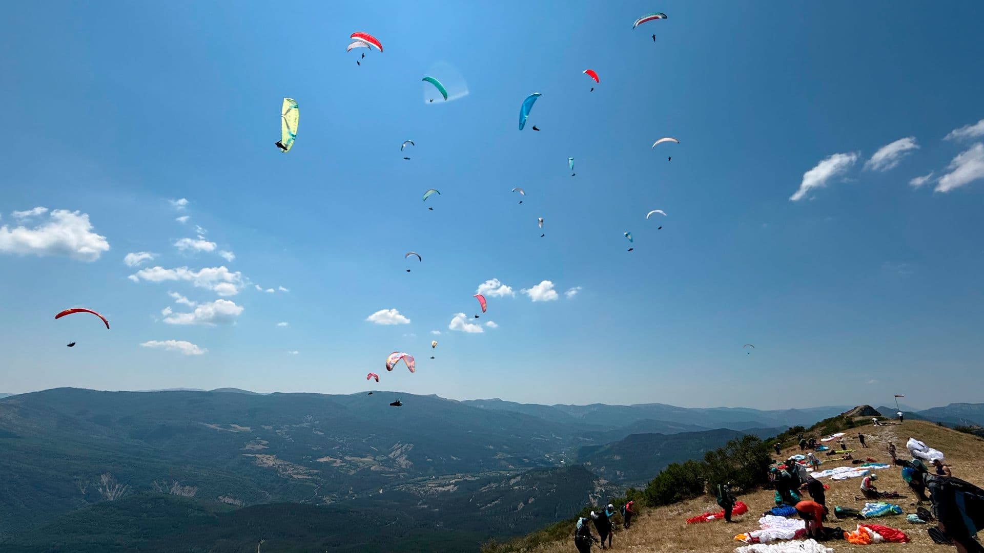 paragliders hero image